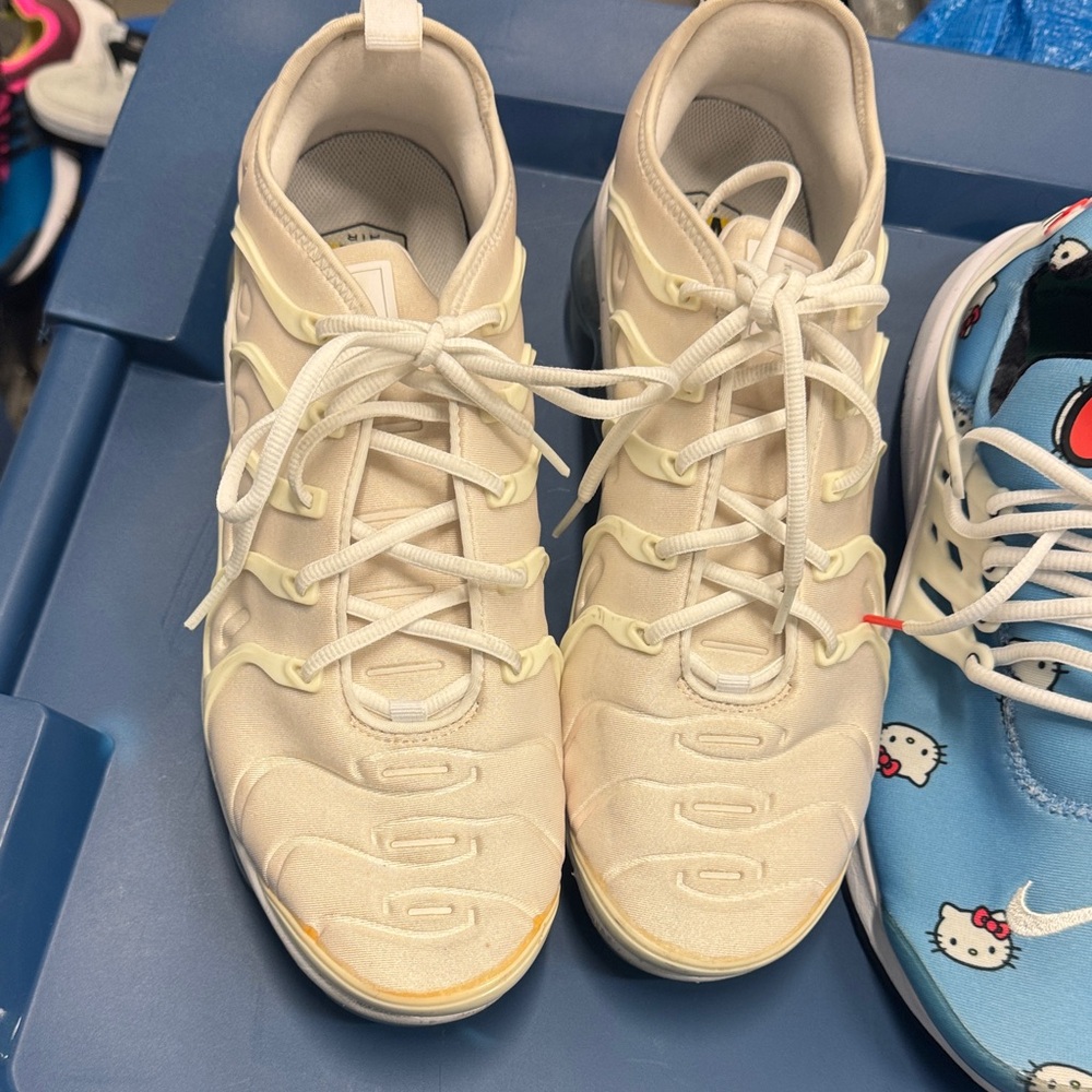 Nike Mens Sneakers in Cream